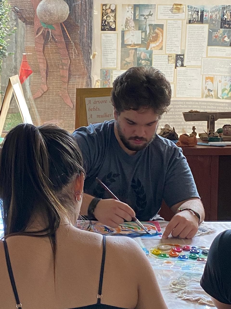 Registro da oficina de arte e infância na Casa do Encontro