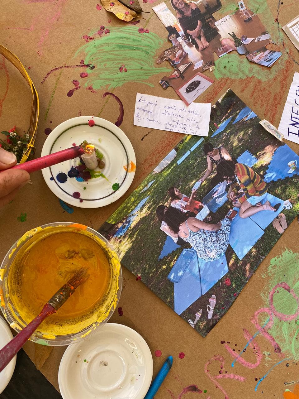 Registro da oficina de arte e infância na Casa do Encontro