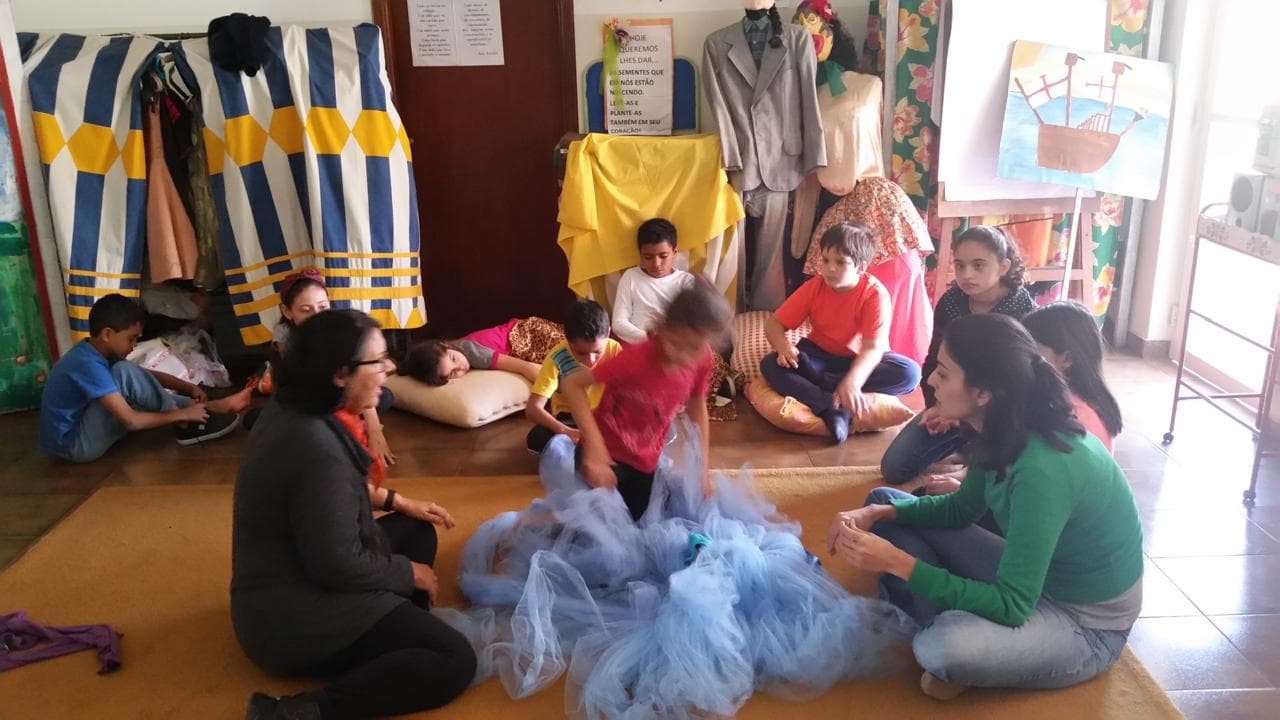 Registro da oficina de arte e infância na Casa do Encontro